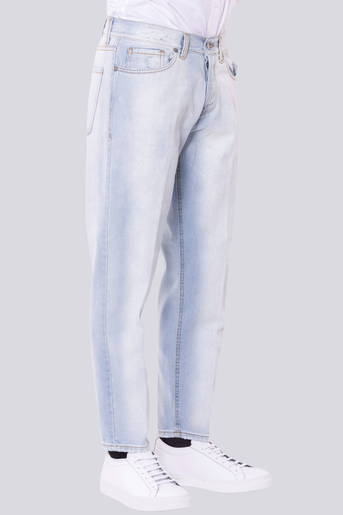 Jeans marmorizzato lavaggio chiaro da uomo modello 5 tasche con lievi sabbiature vestibilità regular