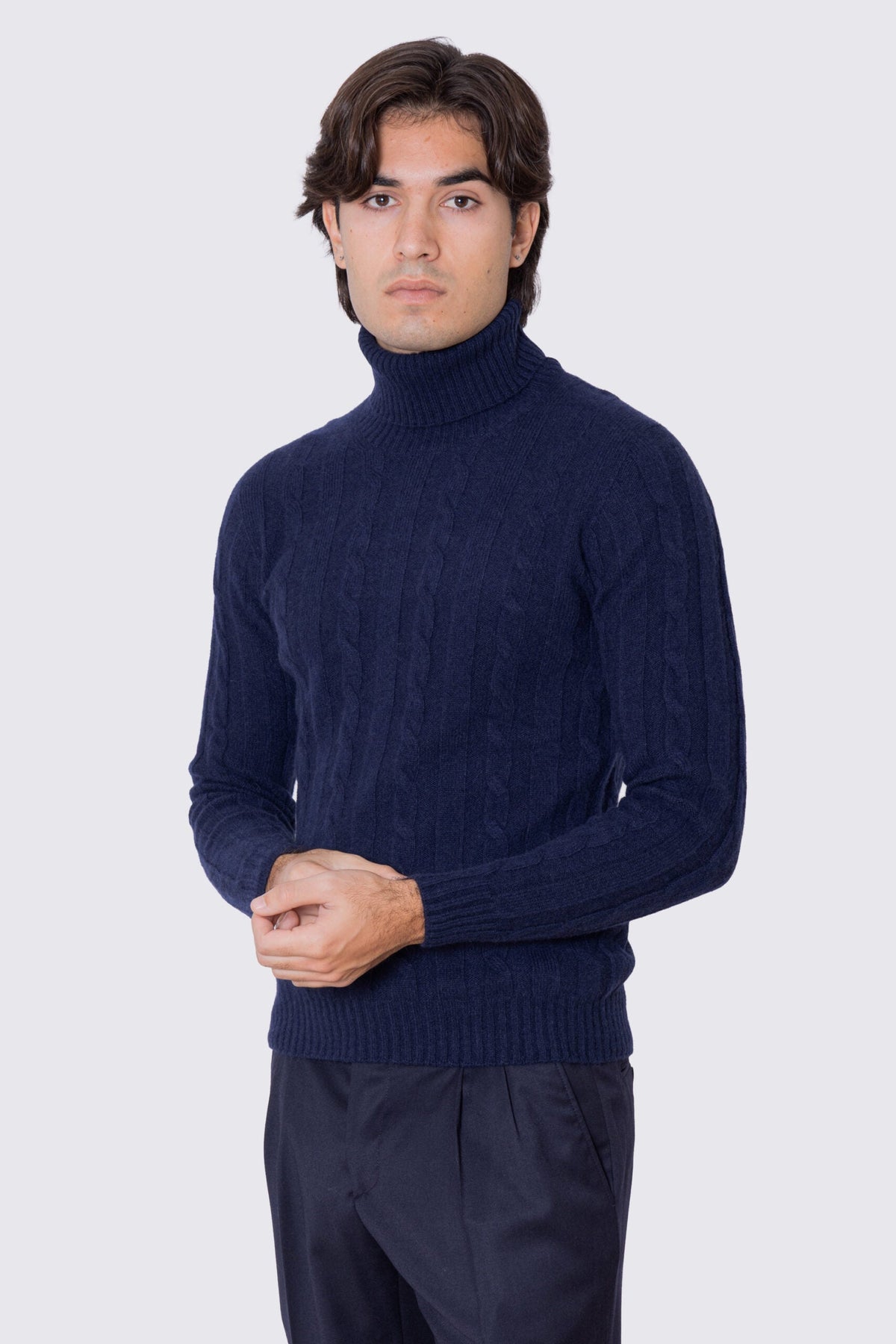 Dolcevita Blu in lana grossa e cashmere con treccia costruzione tubolare senza cuciture rifinito a mano Finezza 7