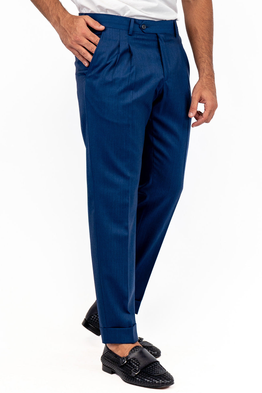 Pantalone solaro blu con passanti uomo in fresco lana super 110's Tessuti in esclusiva Sartoria Carillo vita alta doppia pinces e risvolto 5cm