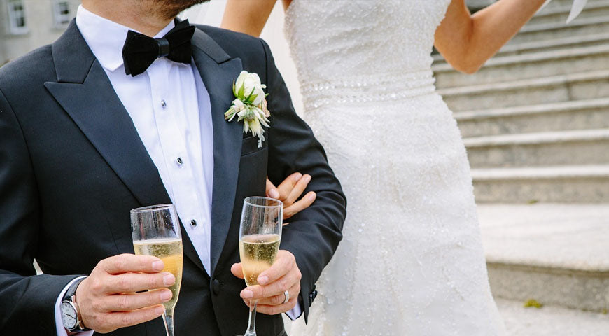 Come scegliere l'abito da sposo perfetto: consigli e tendenze