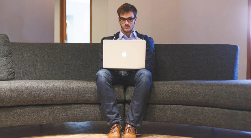 Come vestirsi per un colloquio di lavoro nel 2026: Outfit Uomo Vincenti