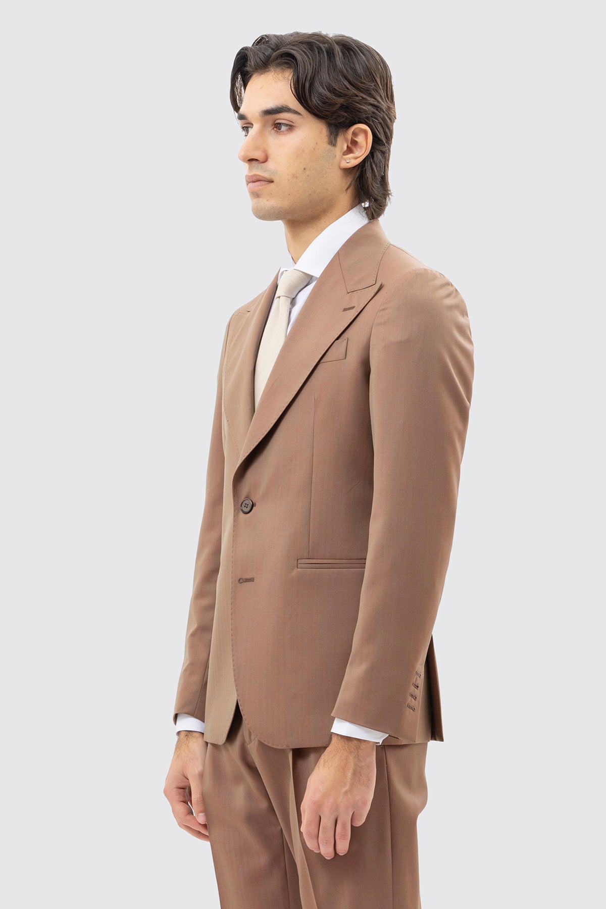 Giacca monopetto fango solaro uomo in fresco lana vitale barberis canonico con rever a lancia tasche a filo .