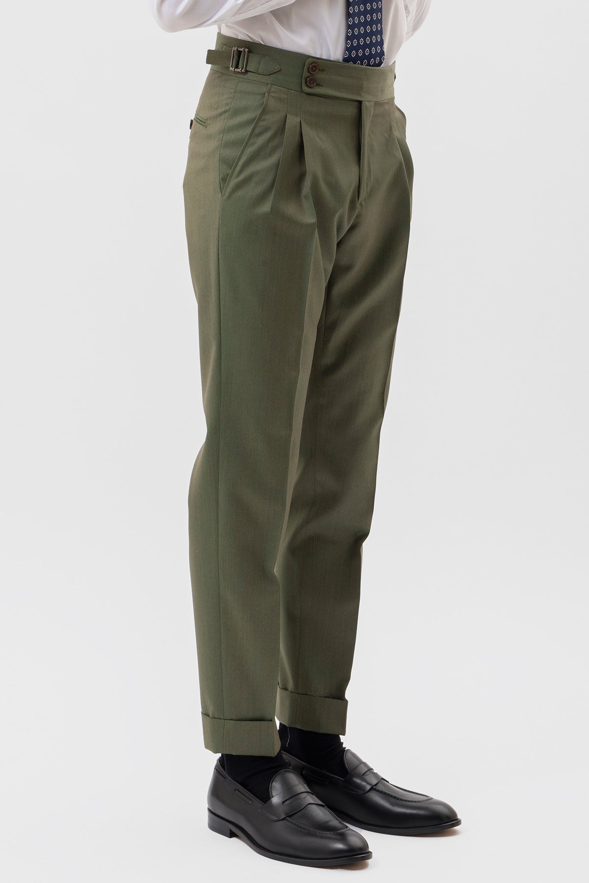 Abito verde solaro monopetto uomo in fresco lana vitale barberis canonico con rever a lancia tasche a filo .