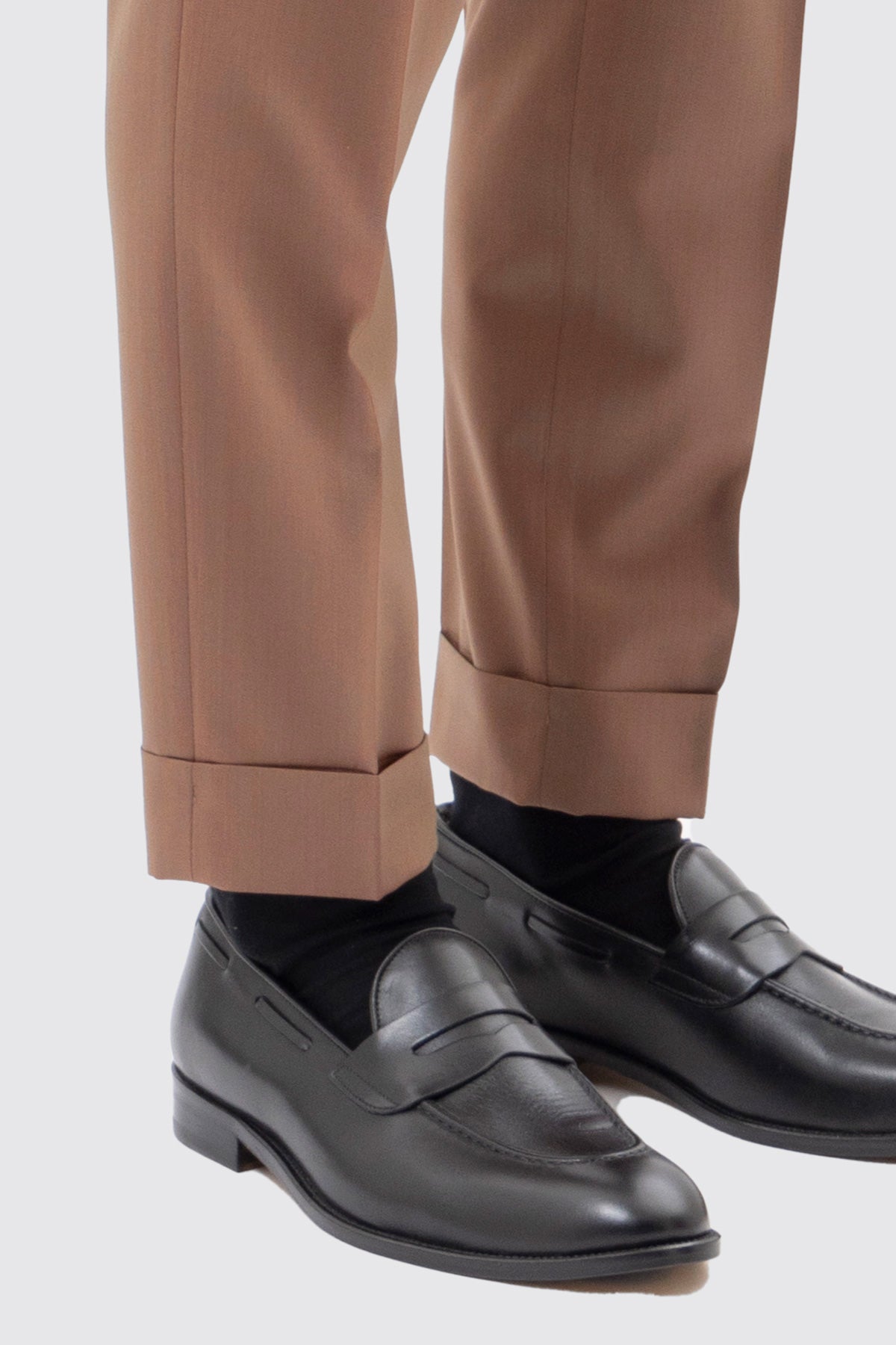 Abito monopetto fango solaro uomo in fresco lana vitale barberis canonico con rever a lancia tasche a filo .