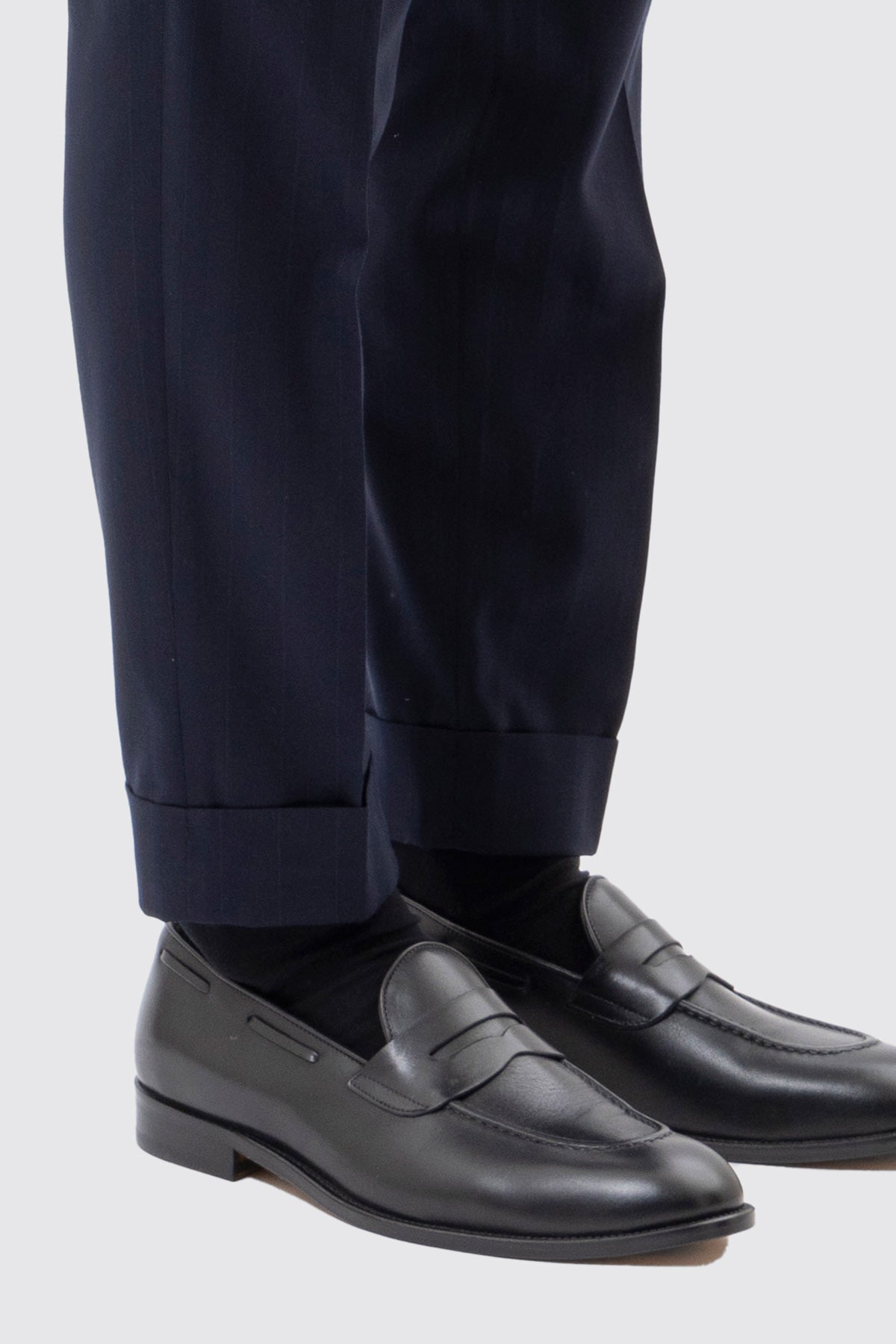 Pantalone Vita  Alta Blu Rigato Uomo Fresco Lana Mista Con Doppia Pinces E Risvolto 5 Cm .
