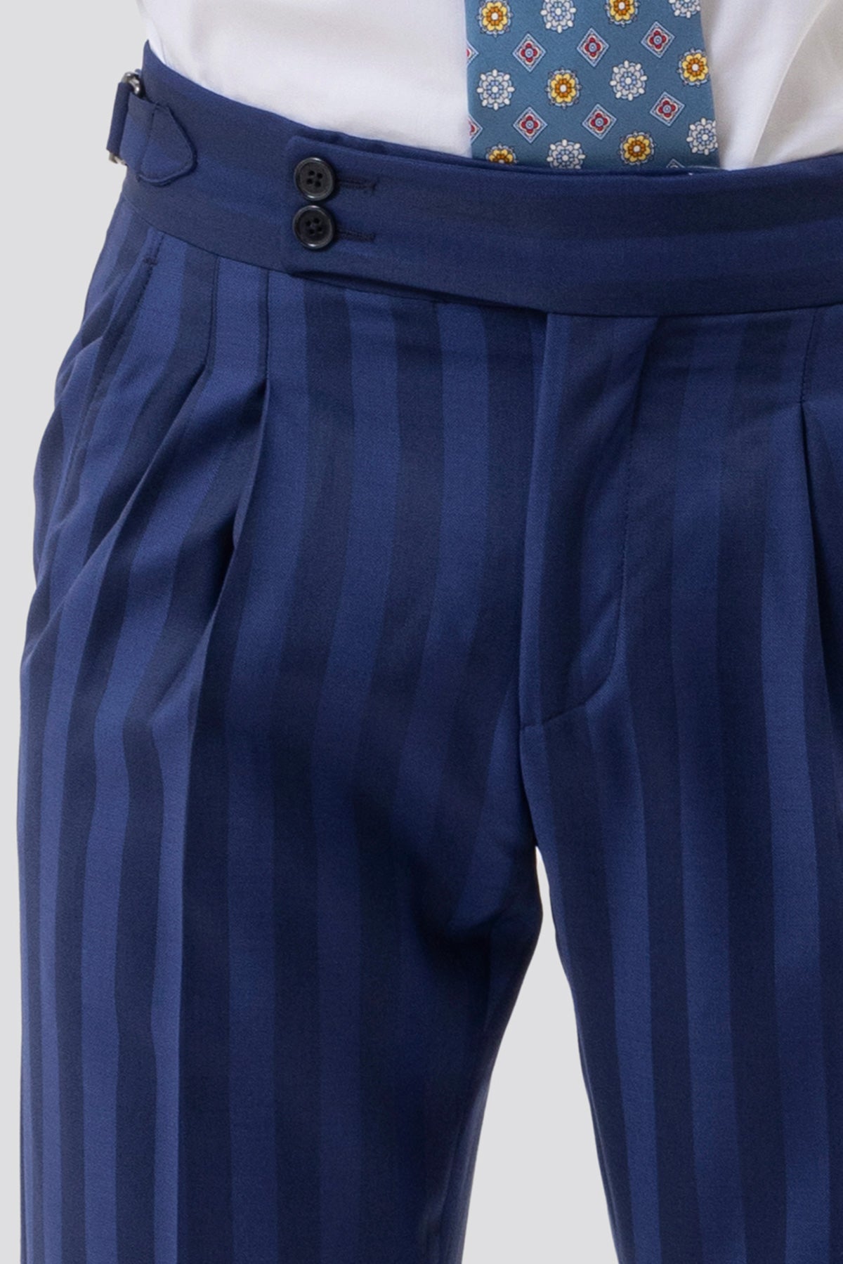 Abito Uomo Monopetto Blu Chiaro Rigata In Fresco Lana Super 140's Rever A Lancia 13cm Tasche A Filo .