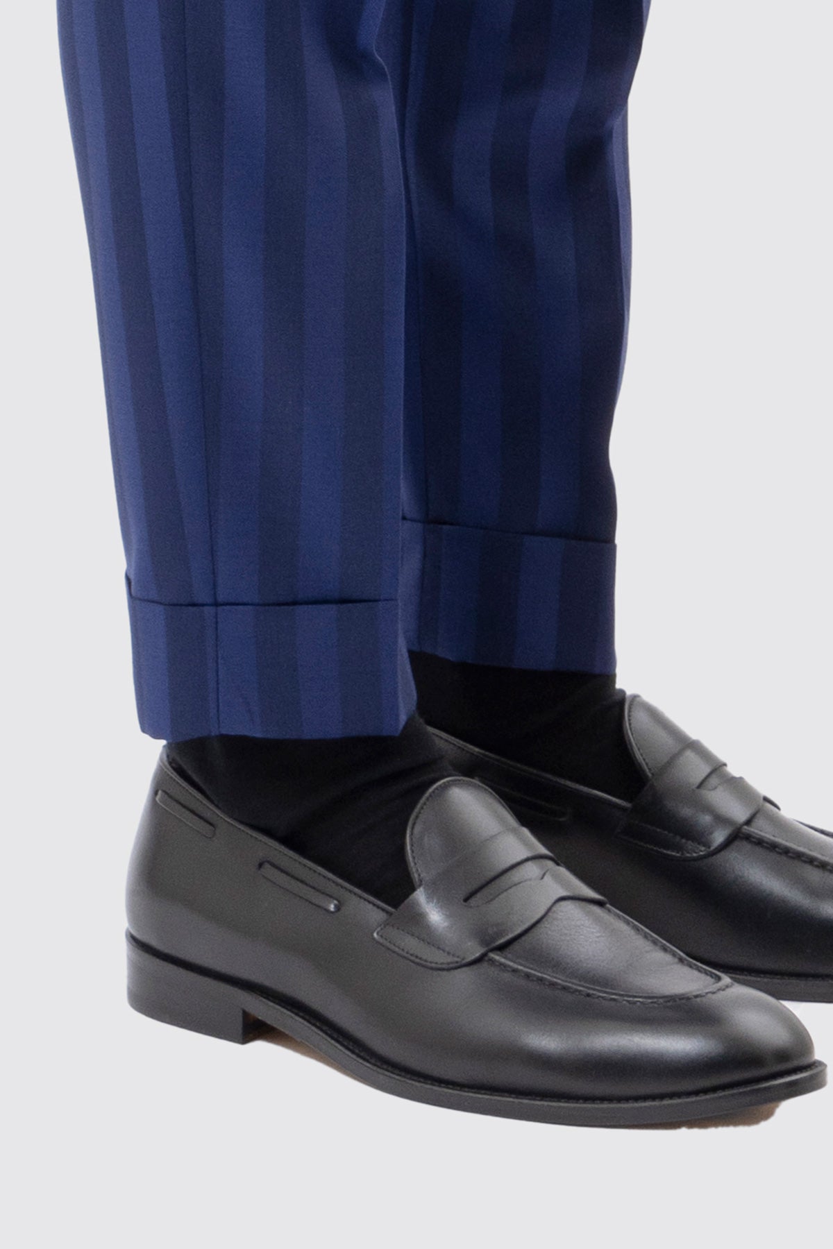 Abito Uomo Monopetto Blu Chiaro Rigata In Fresco Lana Super 140's Rever A Lancia 13cm Tasche A Filo .