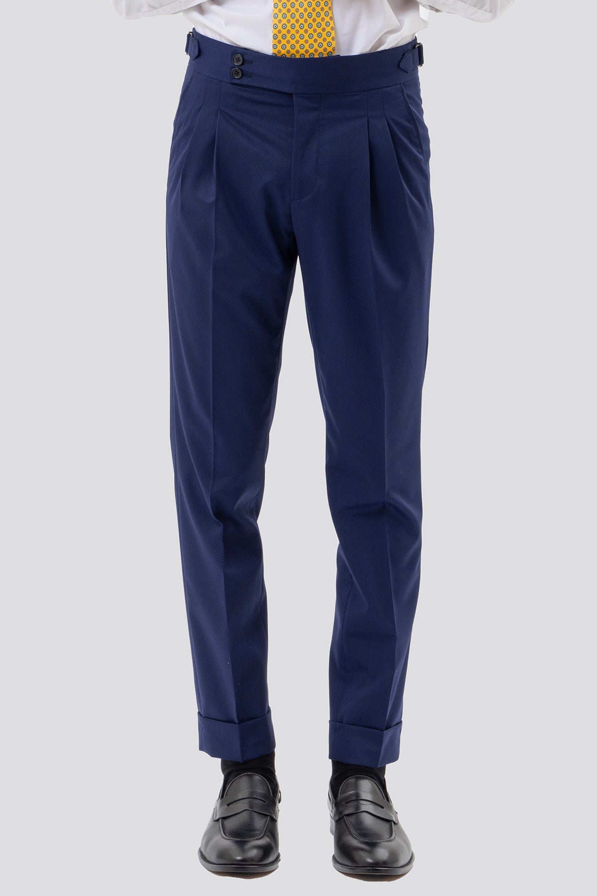 Pantalone Vita  Alta Blu Tinta Unita Uomo Con Doppia Pinces Fibbie Laterali E Risvolto 5 Cm