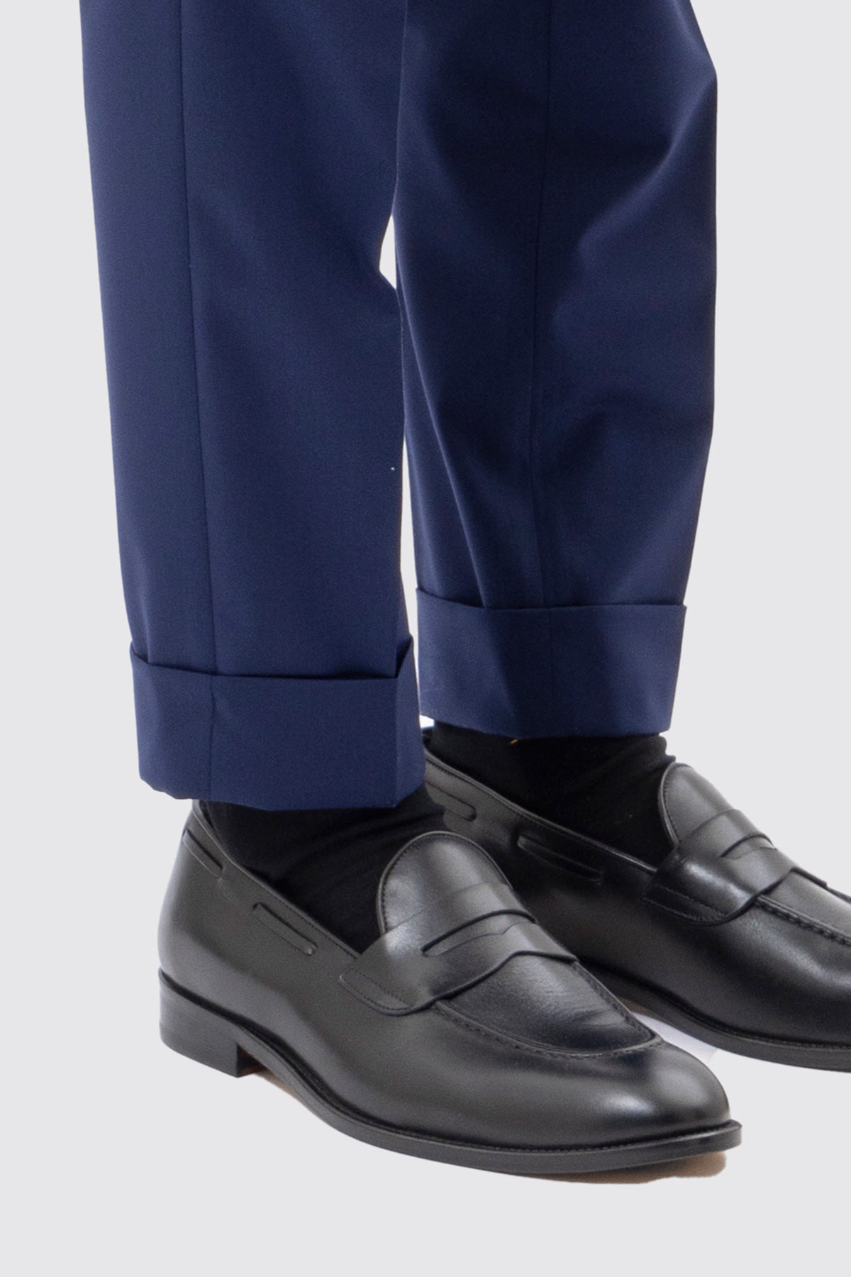 Pantalone Vita  Alta Blu Tinta Unita Uomo Con Doppia Pinces Fibbie Laterali E Risvolto 5 Cm