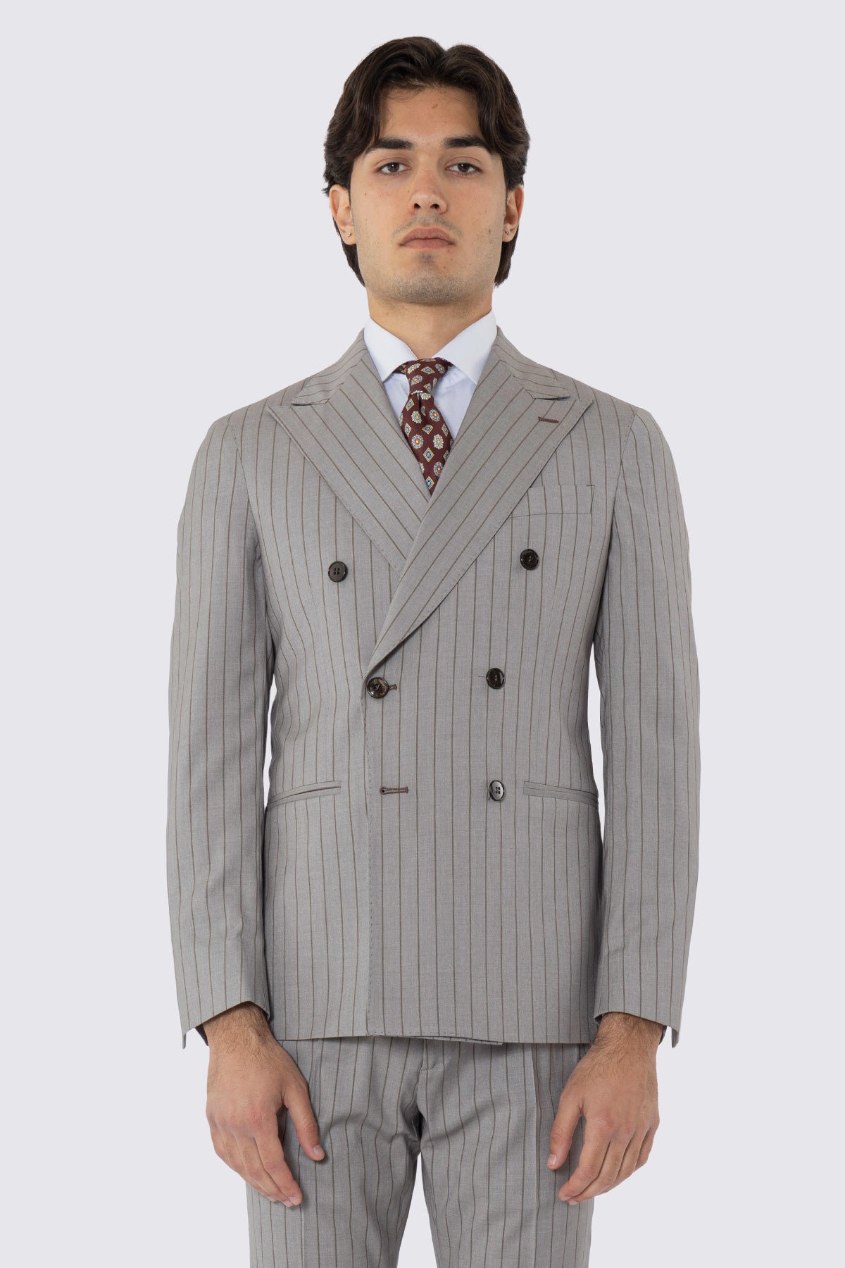 Abito uomo doppiopetto beige gessato marrone rever a lancia 12 cm tasche a filo
