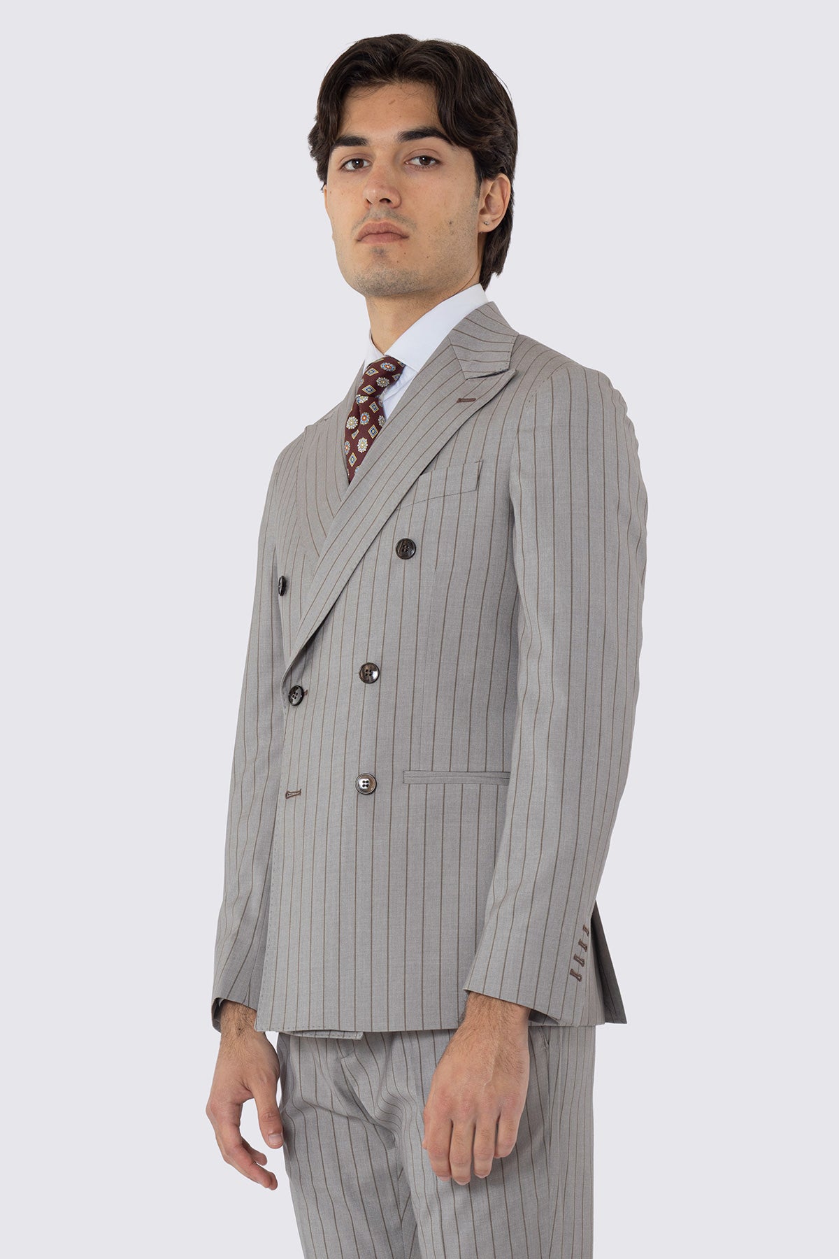 Abito uomo doppiopetto beige gessato marrone rever a lancia 12 cm tasche a filo