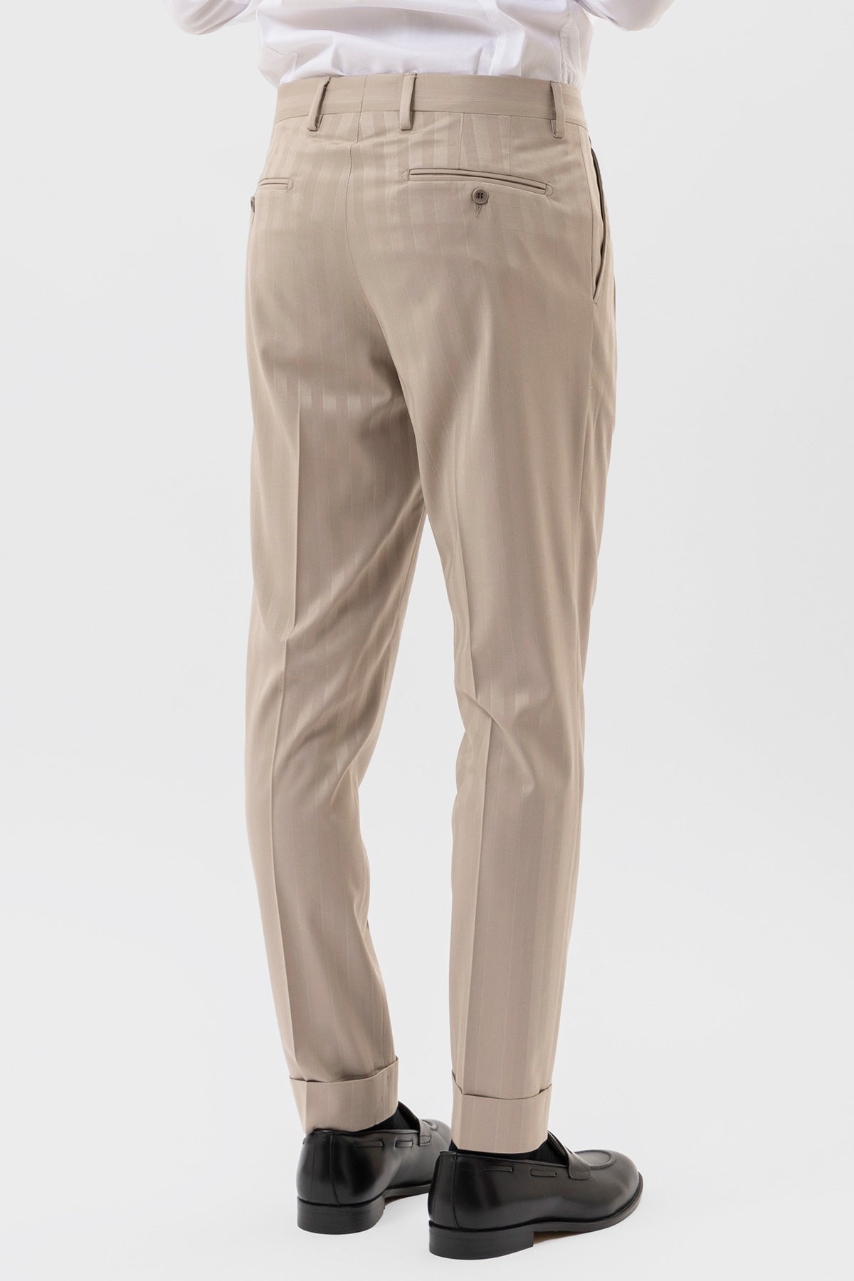 PANTALONE VITA  ALTA BEIGE RIGATO UOMO CON DOPPIA PINCES E RISVOLTO 5 cm .