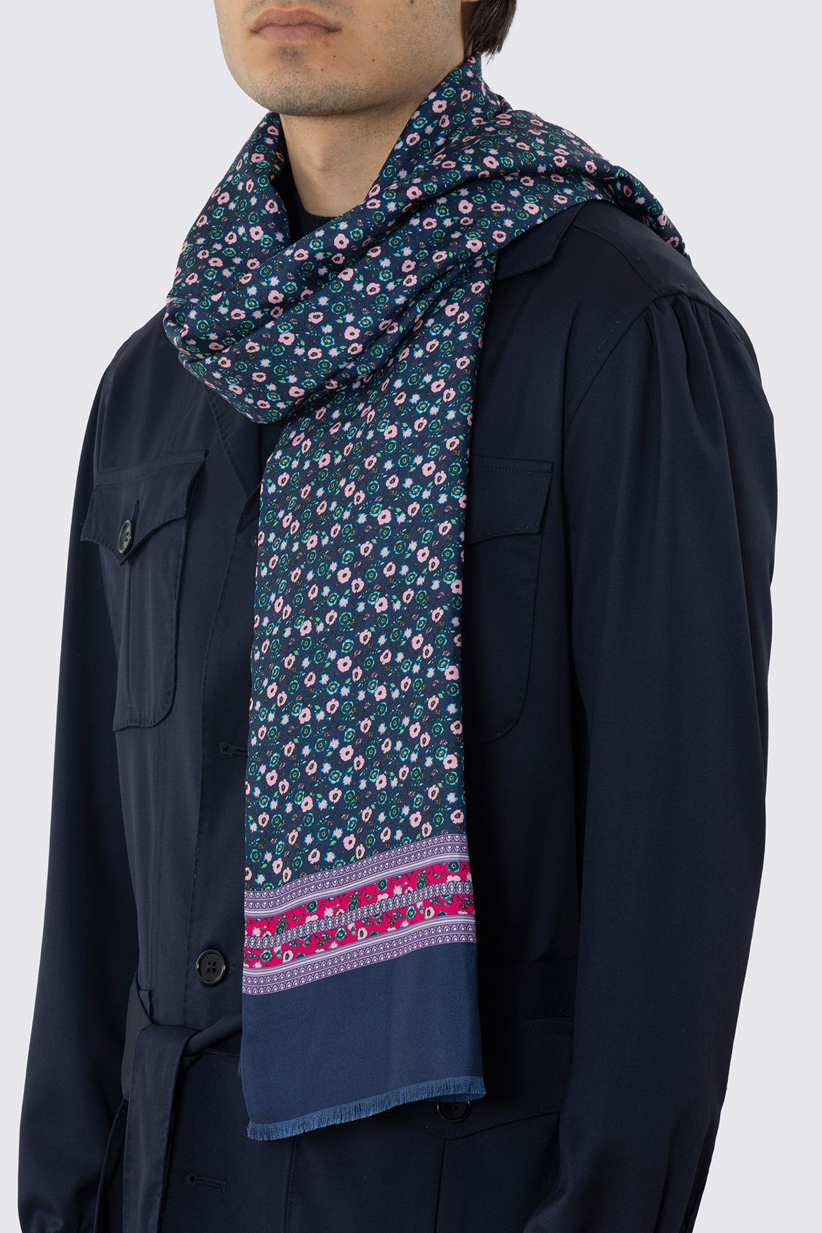 SCIARPA BLU REVERSIBILE UOMO IN PURA LANA E SETA FANTASIA MULTICOLOR CON FRANGE TAGLIO VIVO