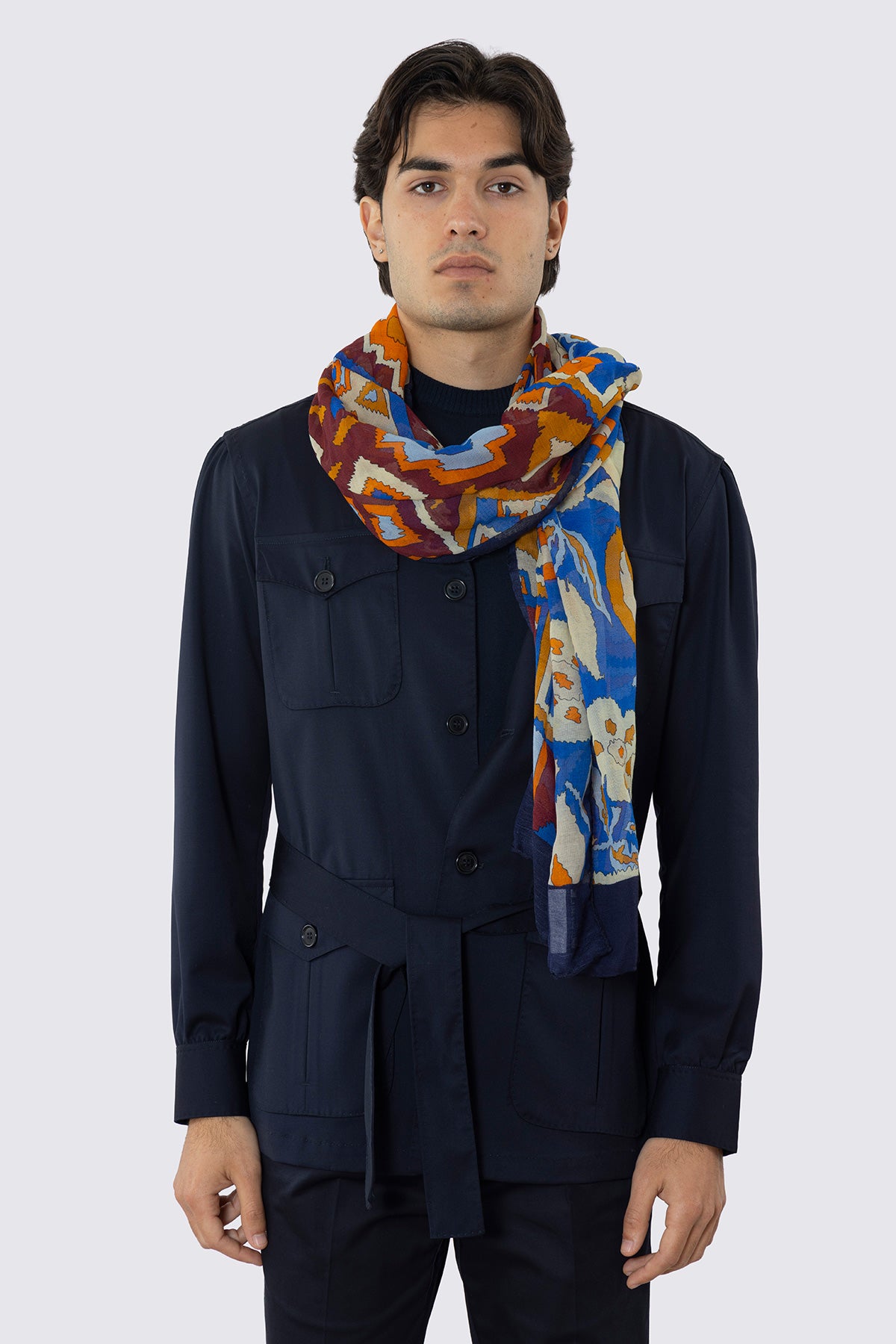 SCIARPA BLU UOMO IN PURA LANA STAMPATA FANTASIA MULTICOLOR CON ORLO RIFINITO A MANO