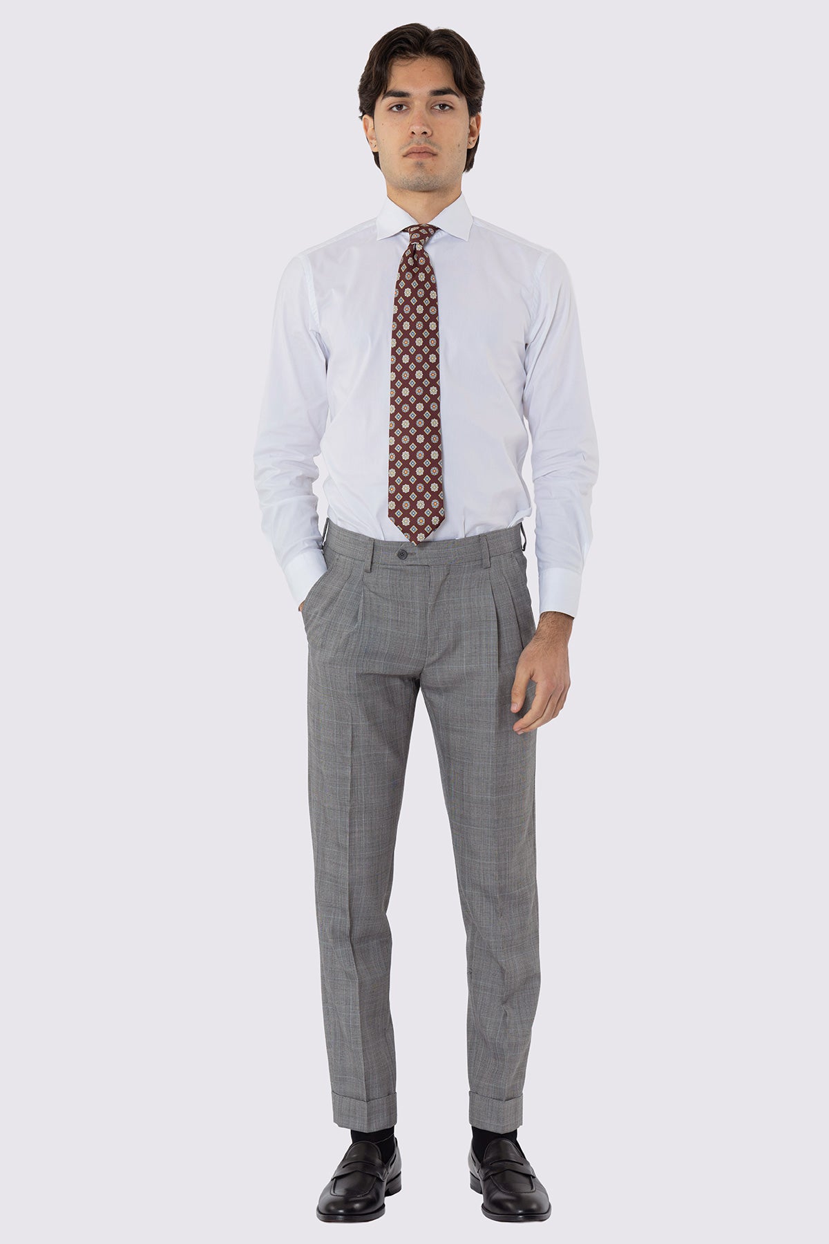 Pantalone uomo grigio fantasia principe di galles in fresco lana 120's vita alta con 2 pinces e risvolto 5cm.