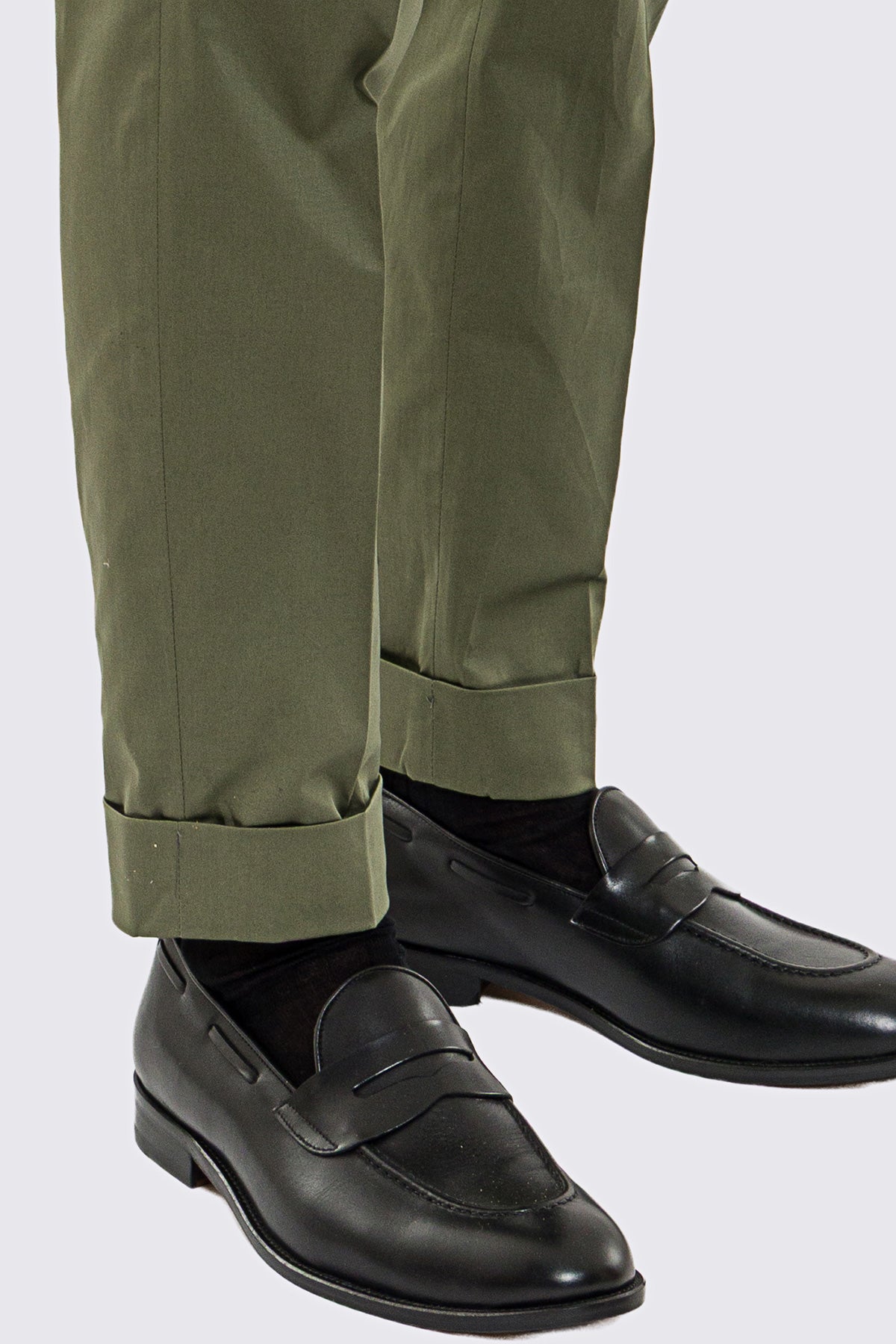 Pantalone uomo verde militare vita alta fibbie laterali tasca america in cotone risvolto 5cm made in Italy