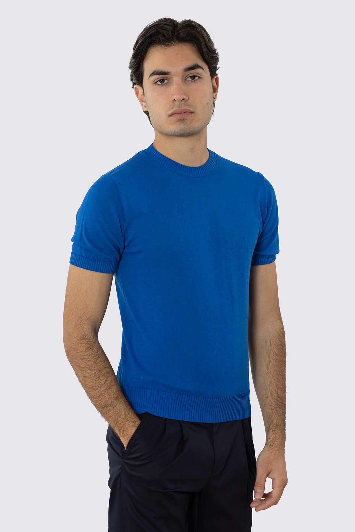 Maglioncino royal blu mezze maniche in cotone 100% di filo tinta unita con elastici sulle maniche e sul fondo