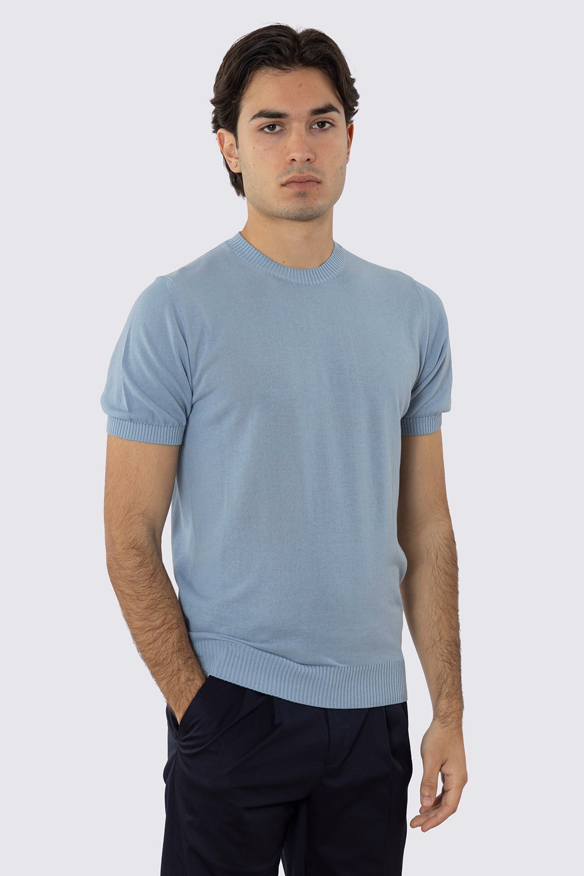 Maglioncino celeste mezze maniche in cotone 100% di filo tinta unita con elastici sulle maniche e sul fondo