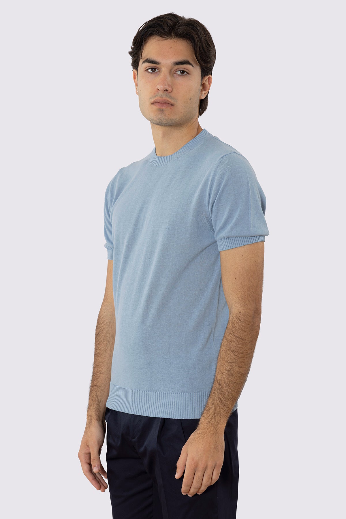 Maglioncino celeste mezze maniche in cotone 100% di filo tinta unita con elastici sulle maniche e sul fondo