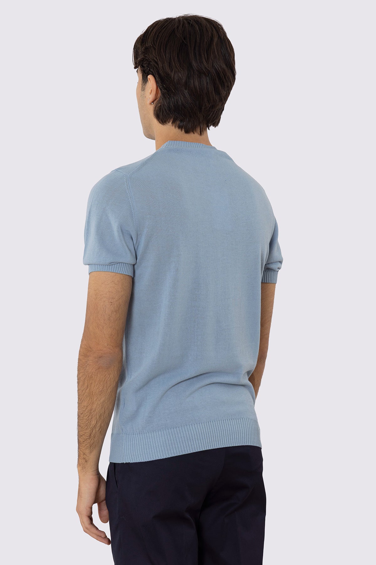 Maglioncino celeste mezze maniche in cotone 100% di filo tinta unita con elastici sulle maniche e sul fondo