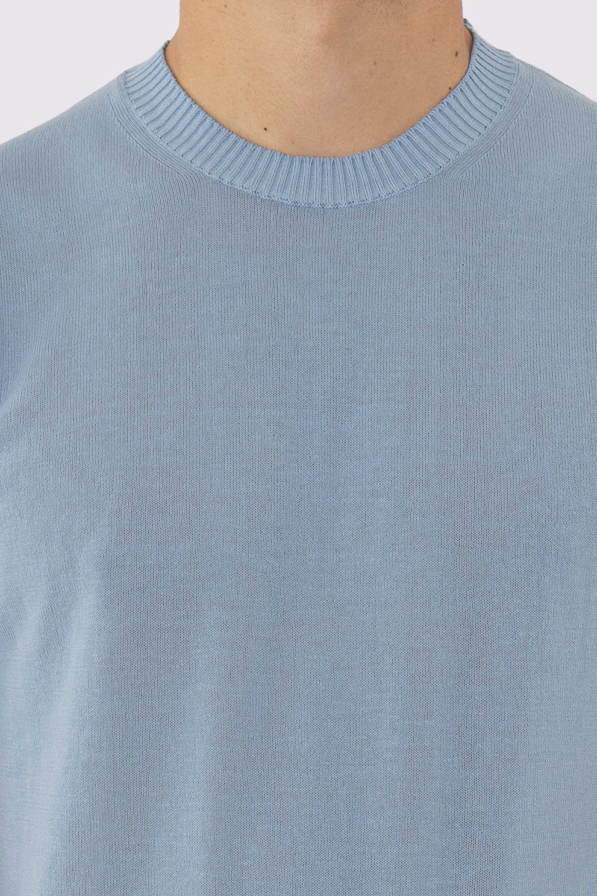 Maglioncino celeste mezze maniche in cotone 100% di filo tinta unita con elastici sulle maniche e sul fondo