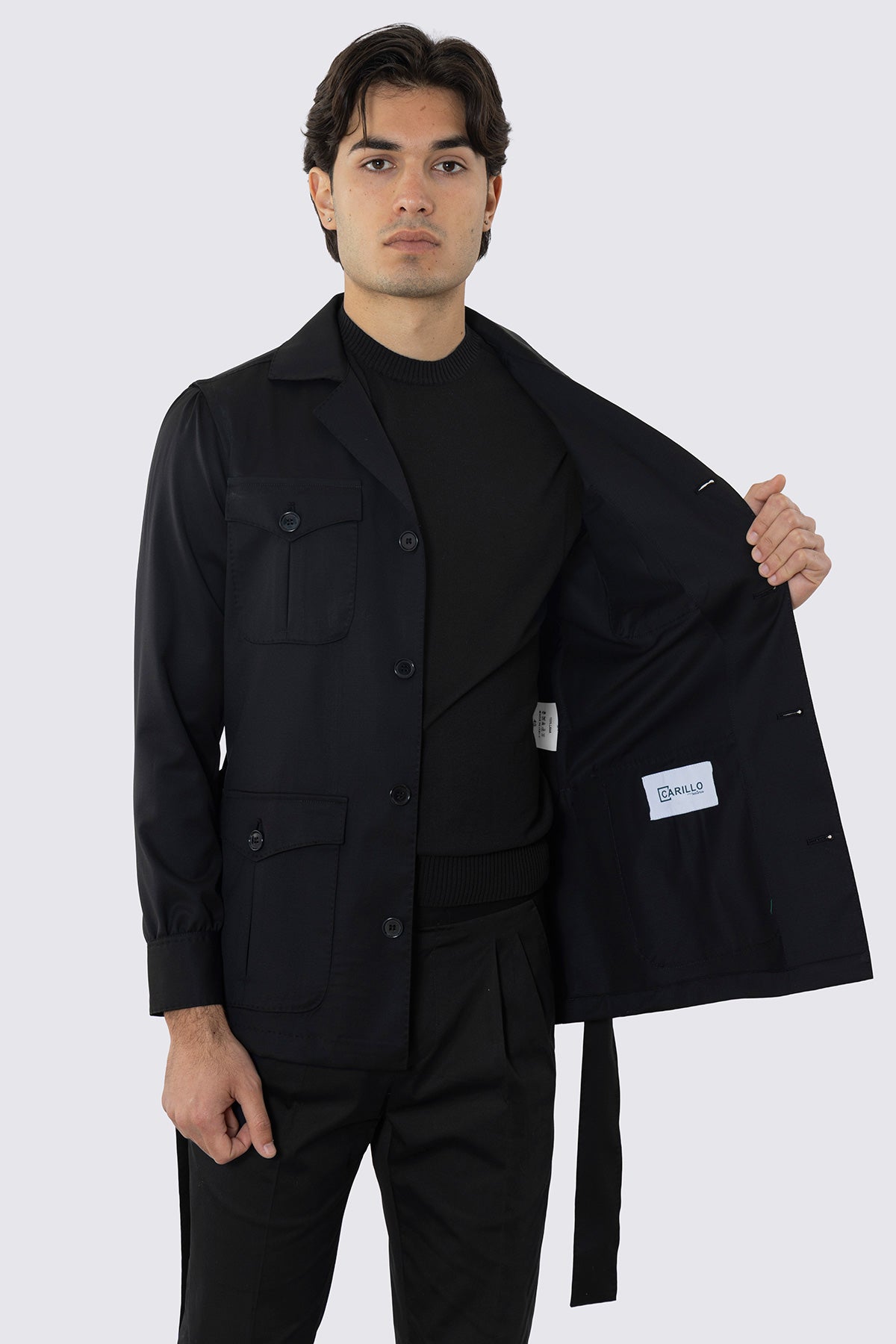 Sahariana nera fresco lana Vitale Barberis Canonico finezza super 130's con tasconi e soffietto cintura in vita e polso camicia .<br />
