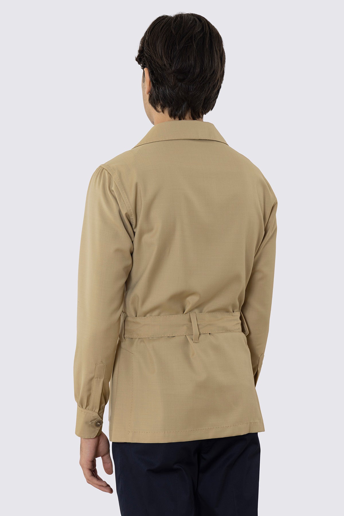 Sahariana beige fresco lana super 120's Holland & Sherry con tasconi e soffietto cintura in vita e polso camicia