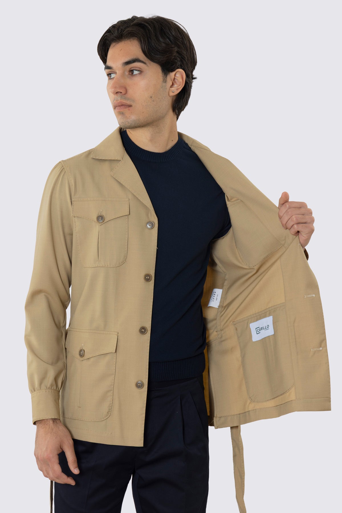 Sahariana beige fresco lana super 120's Holland & Sherry con tasconi e soffietto cintura in vita e polso camicia