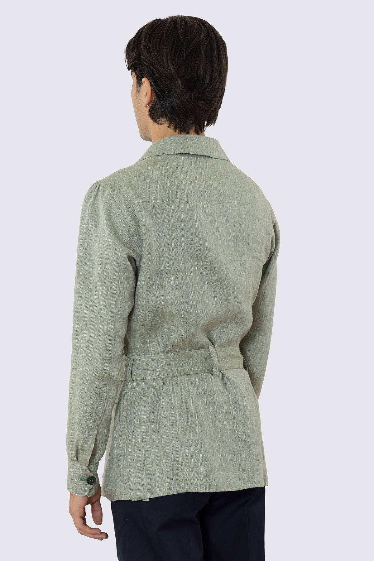 Sahariana verde 100% lino Fordam Tessuti Napoli con tasconi e soffietto cintura in vita e polso camicia