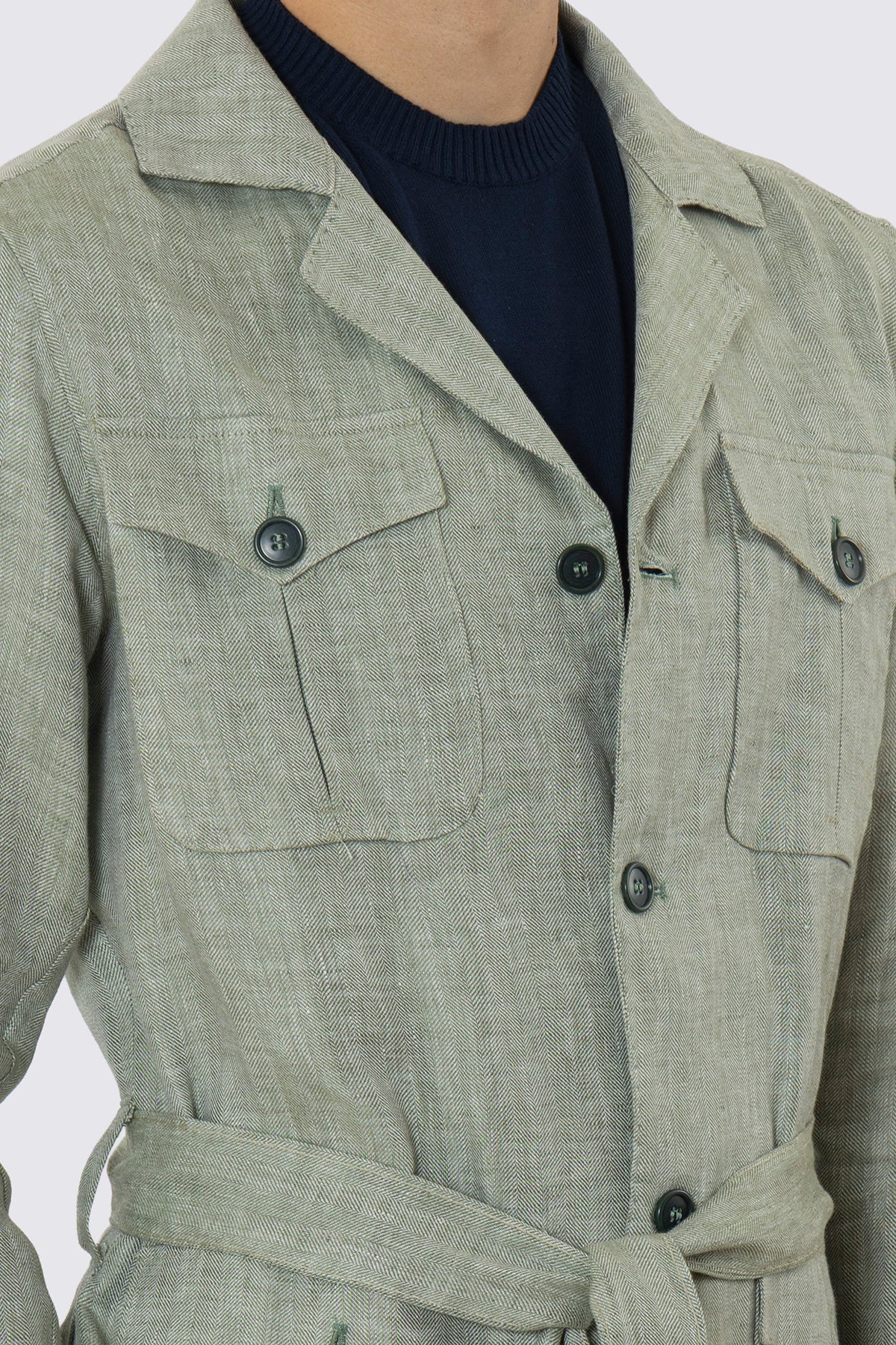 Sahariana verde 100% lino Fordam Tessuti Napoli con tasconi e soffietto cintura in vita e polso camicia