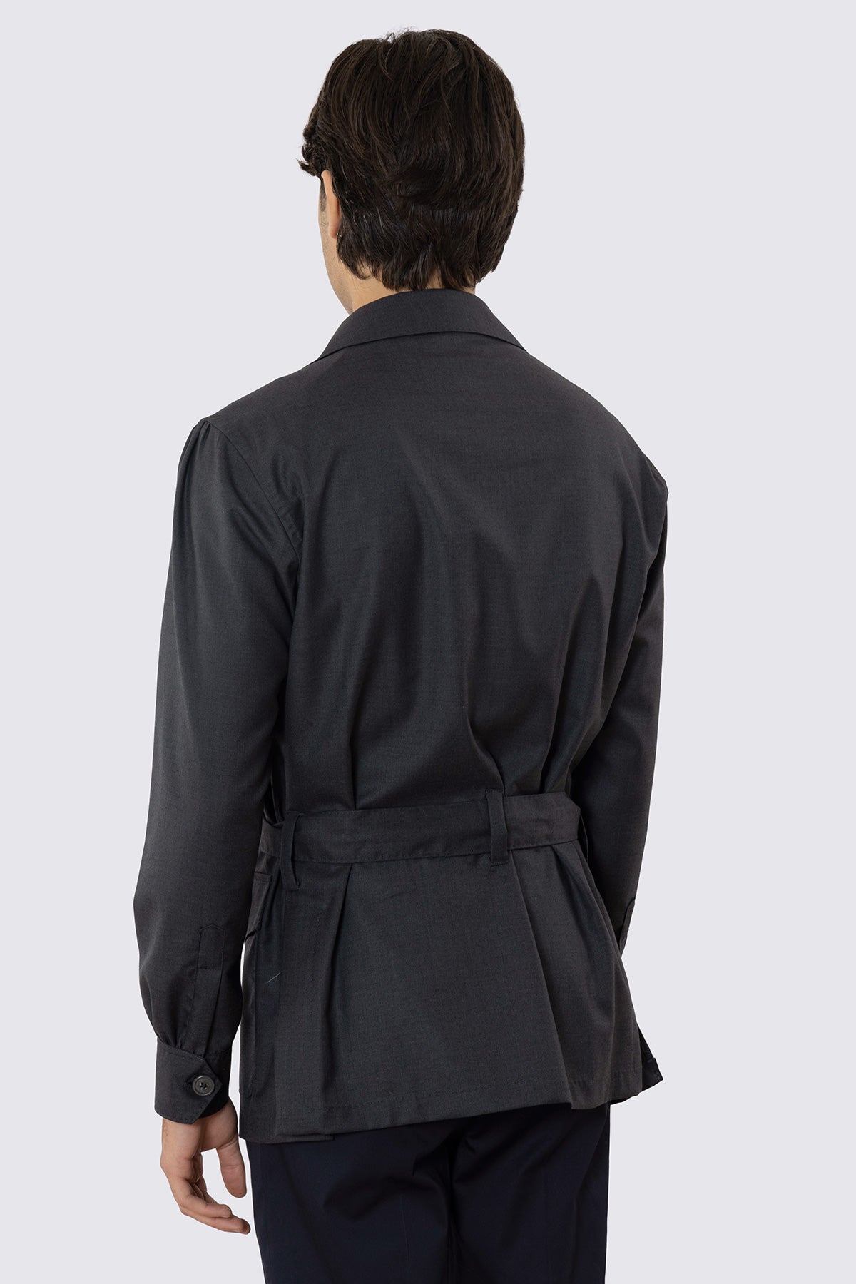 Sahariana grigio scuro fresco lana Vitale Barberis Canonico finezza super 130's con tasconi e soffietto cintura in vita e polso camicia