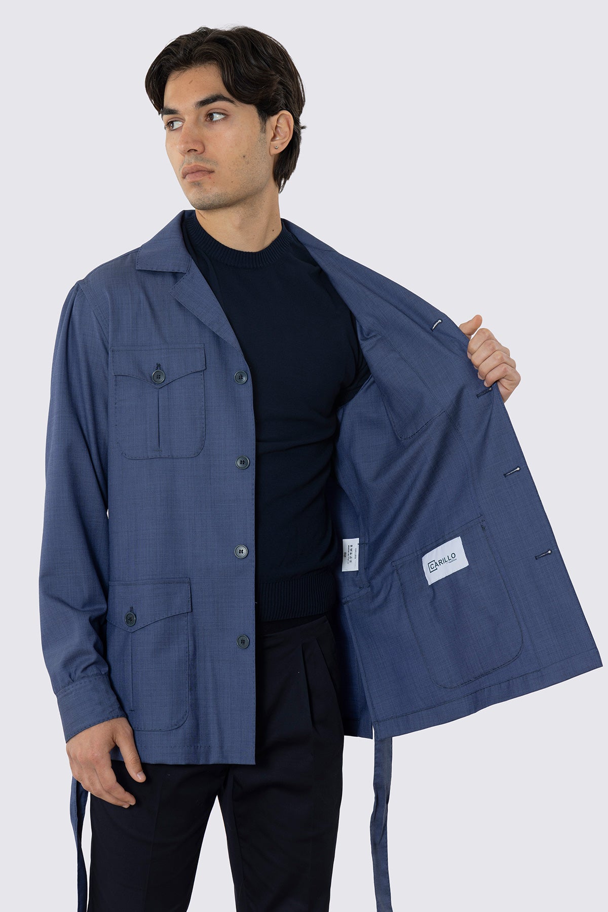 Sahariana blu denim fresco lana super 140's Holland & Sherry con tasconi e soffietto cintura in vita e polso camicia
