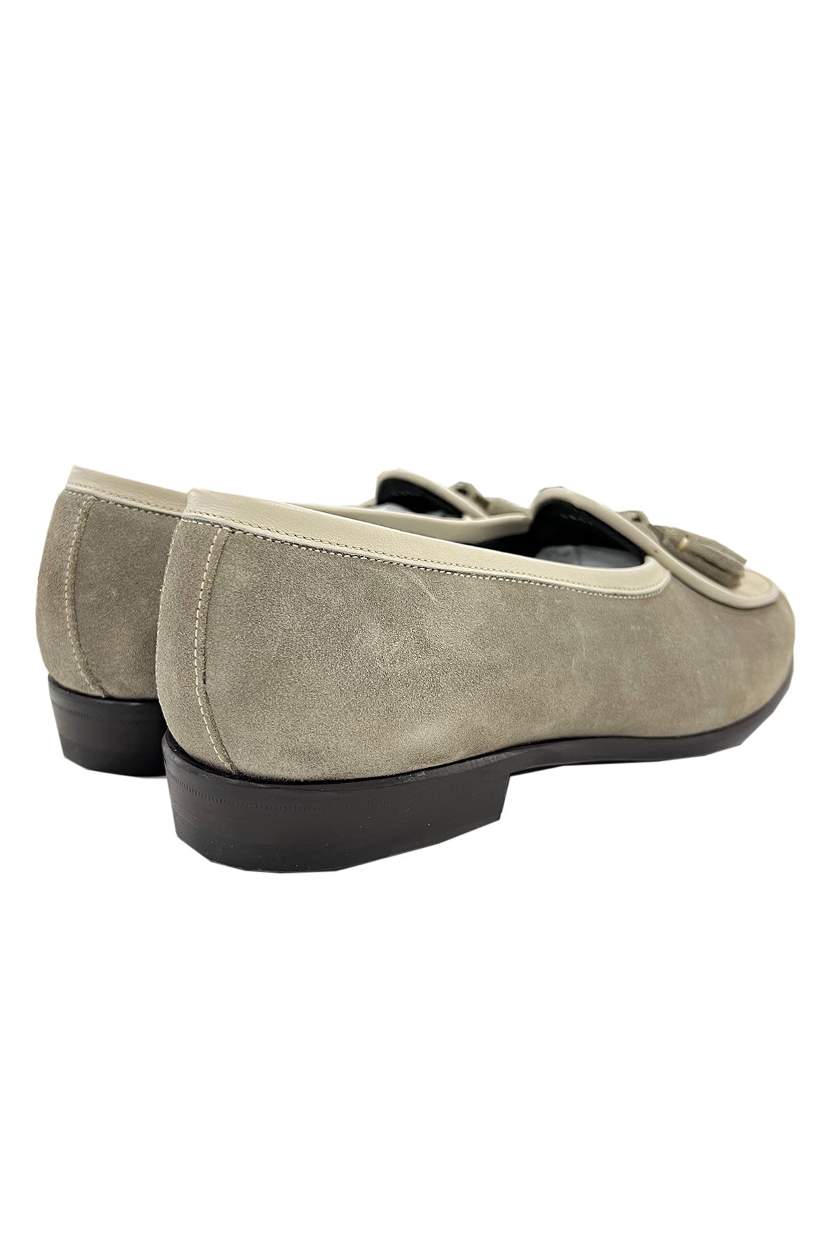 Mocassini uomo beige e fango bicolore in camoscio con nappine profili e interno in vera pelle suola in cuoio made in italy fatte a mano