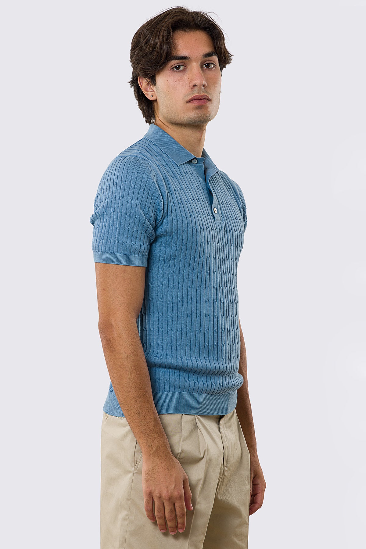 Polo mezze maniche azzurra da uomo con treccia interna ed elastici sulle maniche e sul fondo 100% cotone di filo tinta unita