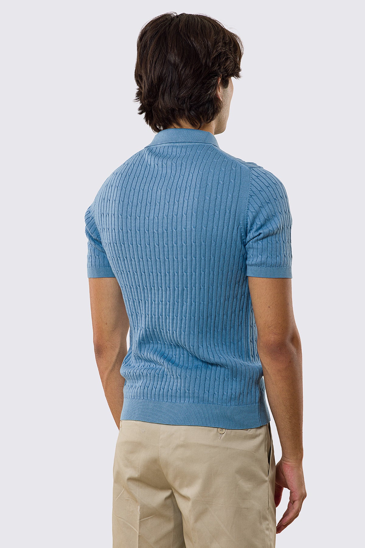Polo mezze maniche azzurra da uomo con treccia interna ed elastici sulle maniche e sul fondo 100% cotone di filo tinta unita