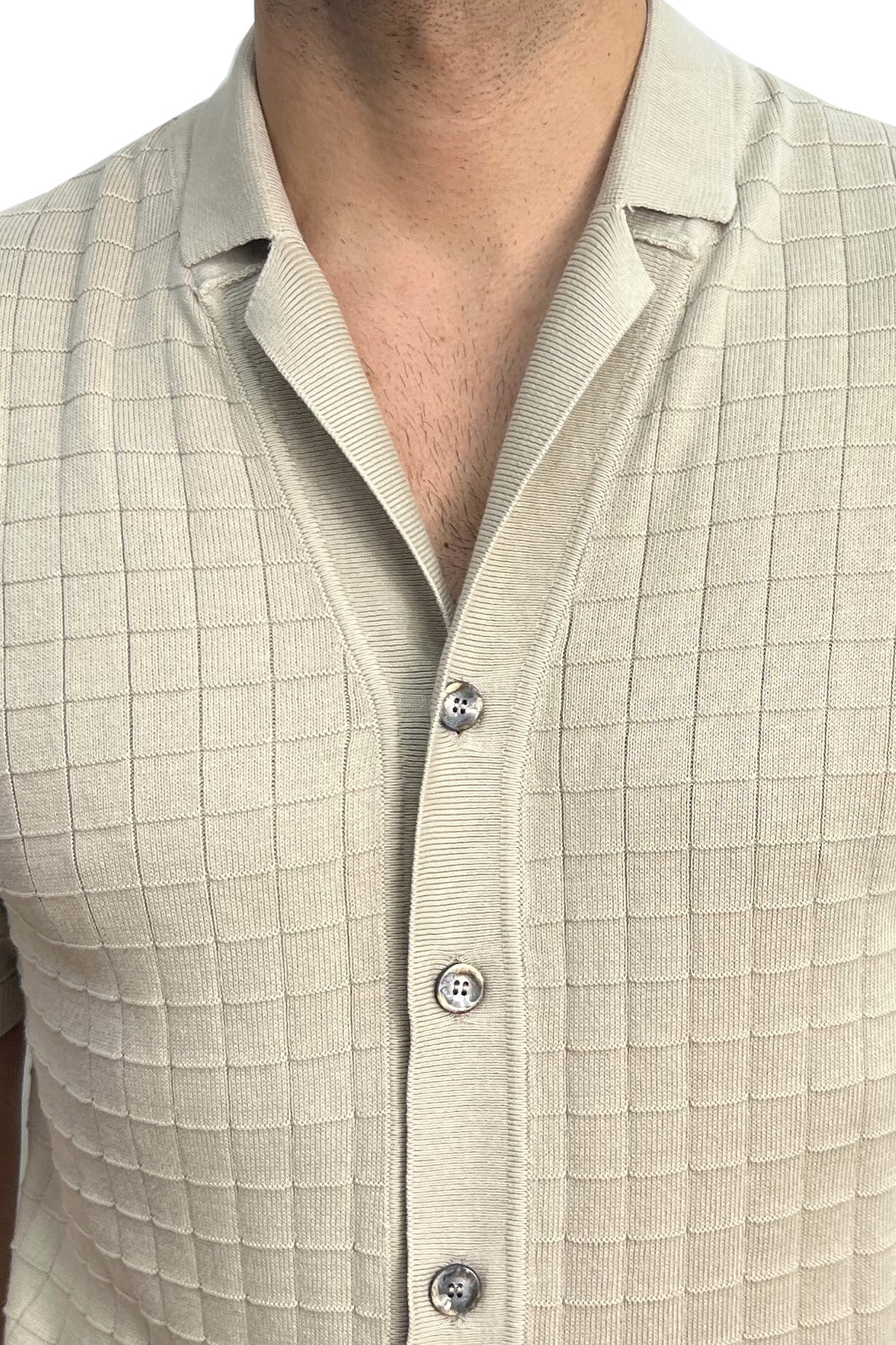 Polo mezze maniche beige da uomo con treccia quadrata interna ed elastici sulle maniche e sul fondo 100% cotone di filo tinta unita
