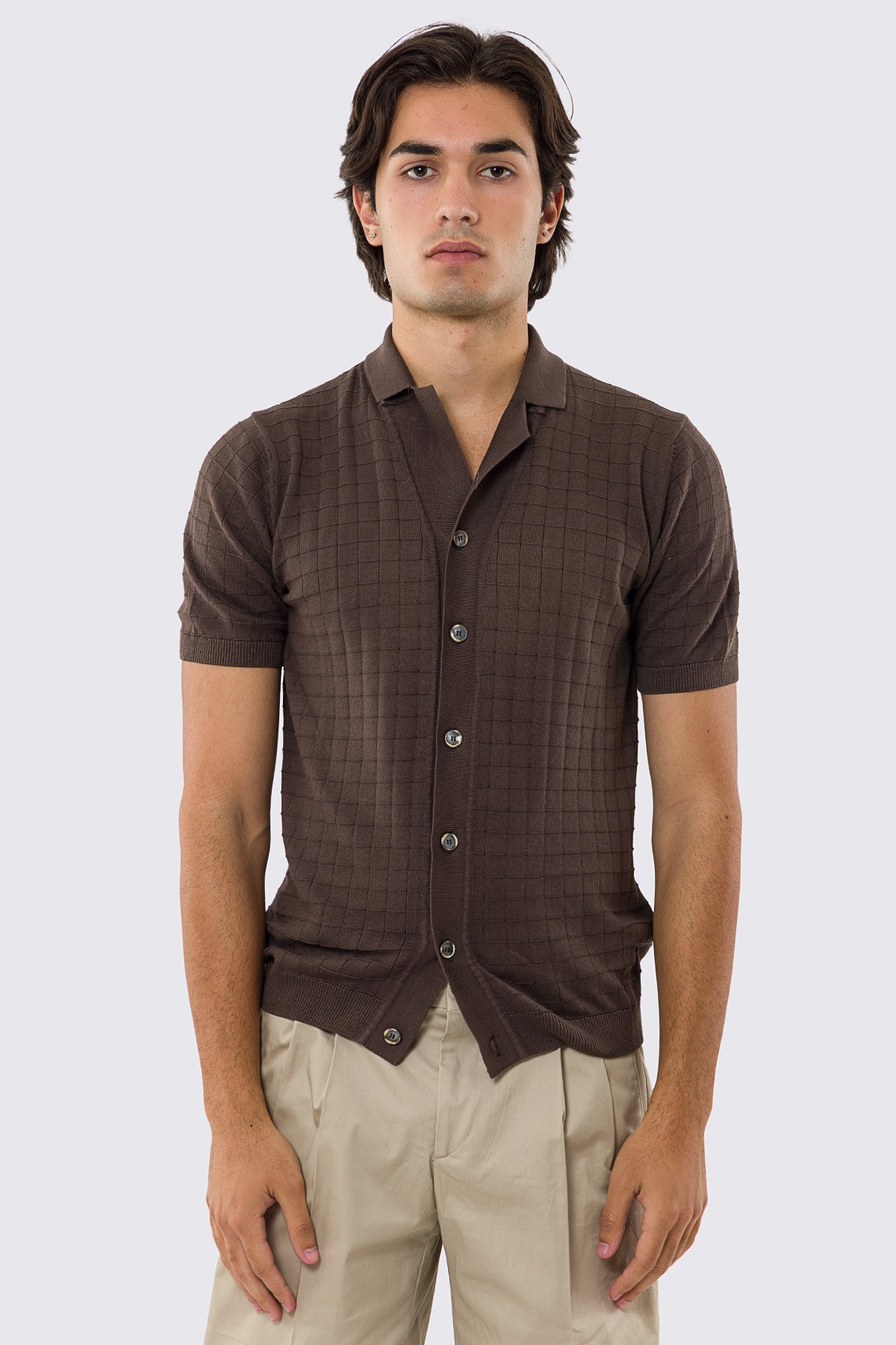 Polo mezze maniche marrone da uomo con treccia quadrata interna ed elastici sulle maniche e sul fondo 100% cotone di filo tinta unita