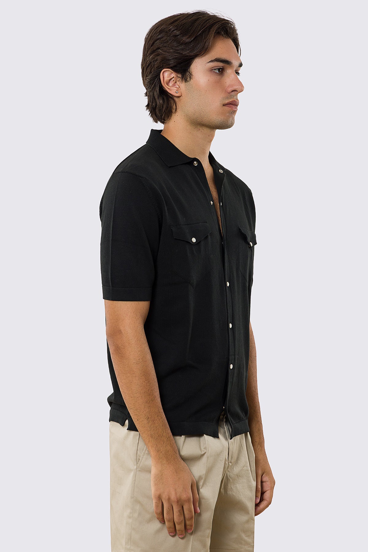 Polo mezze maniche nera modello con tasconi e bottoni clip in perla da uomo finezza 14 con elastici sulle maniche e sul fondo 100% cotone di filo tinta unita