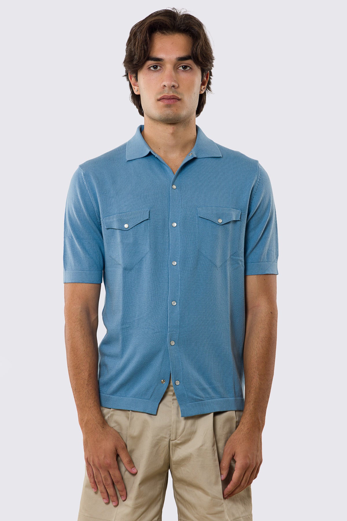 Polo mezze maniche azzurra modello con tasconi e bottoni clip in perla da uomo finezza 14 con elastici sulle maniche e sul fondo 100% cotone di filo tinta unita
