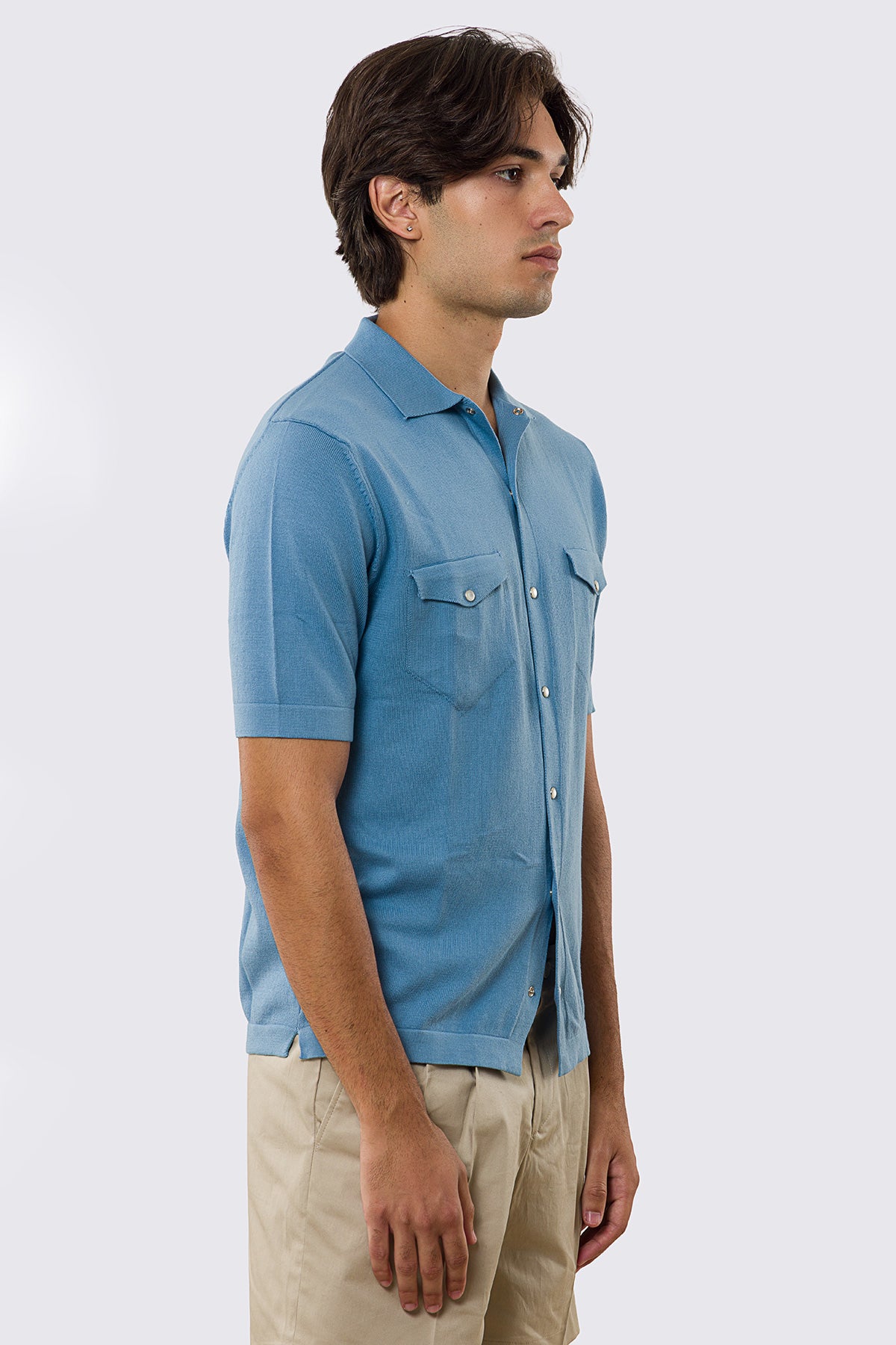 Polo mezze maniche azzurra modello con tasconi e bottoni clip in perla da uomo finezza 14 con elastici sulle maniche e sul fondo 100% cotone di filo tinta unita