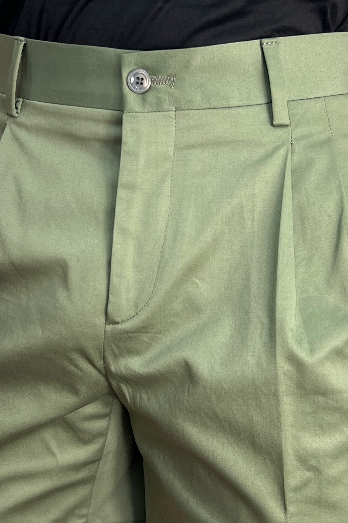Bermuda uomo verde militare con doppia pinces vestibilità Regolare tasca america in cotone made in italy