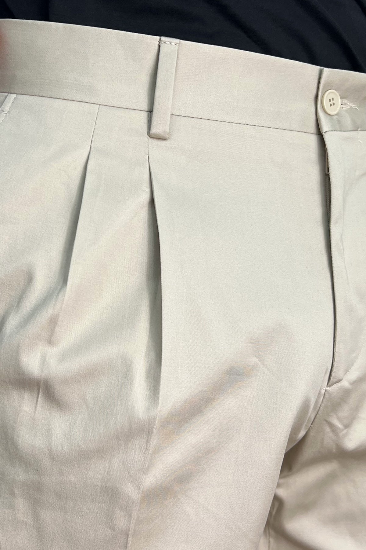 Bermuda uomo beige con doppia pinces vestibilità Regolare tasca america in cotone made in italy
