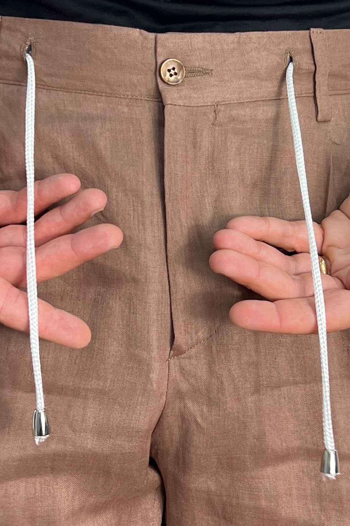 Pantalaccio uomo marrone in lino 100% made in italy tasca america con doppia pence e laccio in vita risvolto 5cm