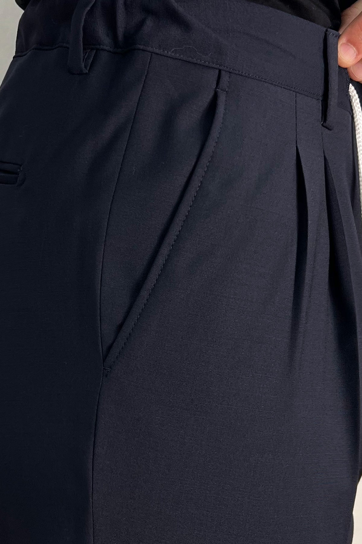 Pantalaccio uomo blu fresco lana misto made in italy tasca america con doppia pence e laccio in vita risvolto 5cm
