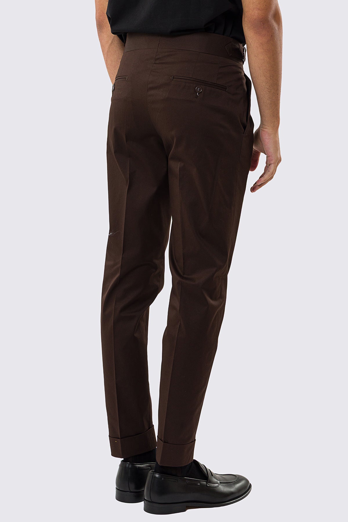 Pantalone uomo Marrone vita alta con fibbie laterali tasca america in cotone leggermente elastico risvolto 5cm made in italy