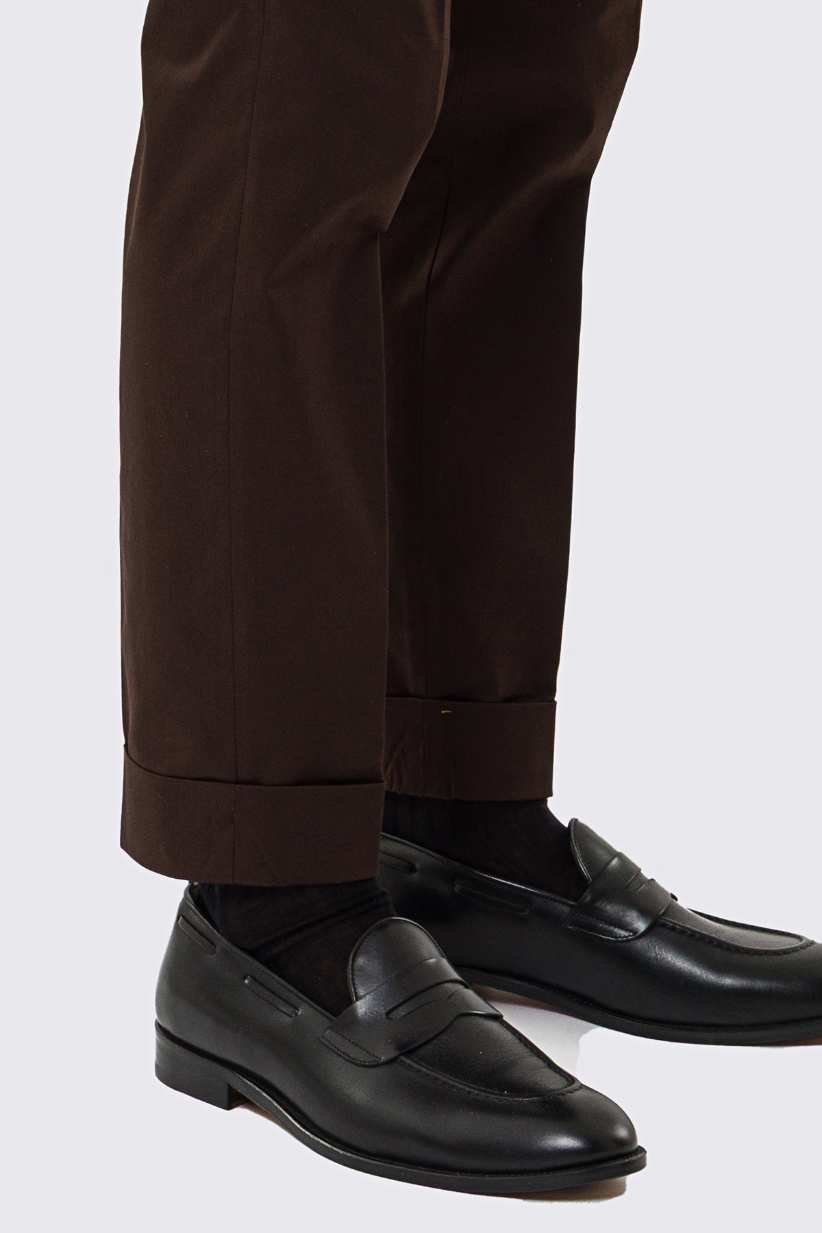 Pantalone uomo Marrone vita alta con fibbie laterali tasca america in cotone leggermente elastico risvolto 5cm made in italy