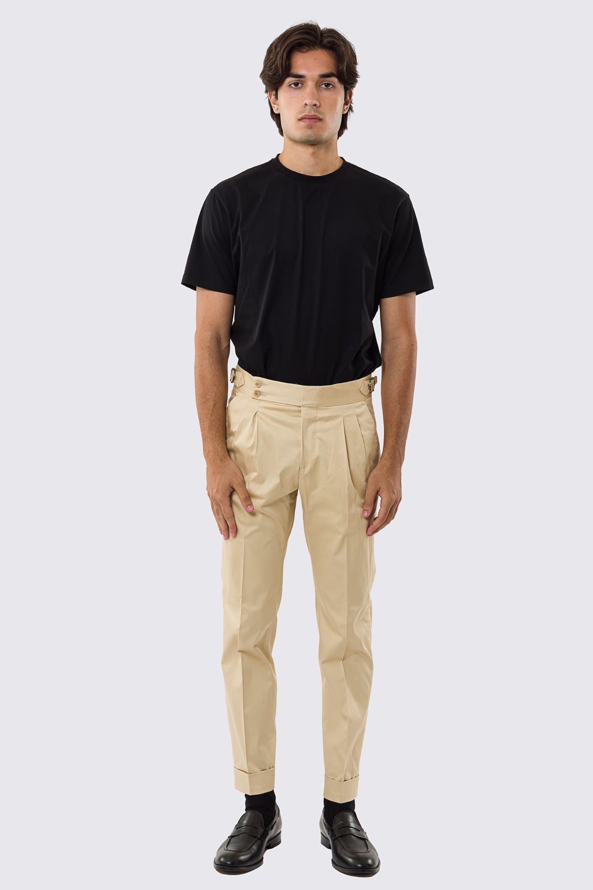 Pantalone uomo beige vita alta con fibbie laterali tasca america in cotone leggermente elastico risvolto 5cm made in italy
