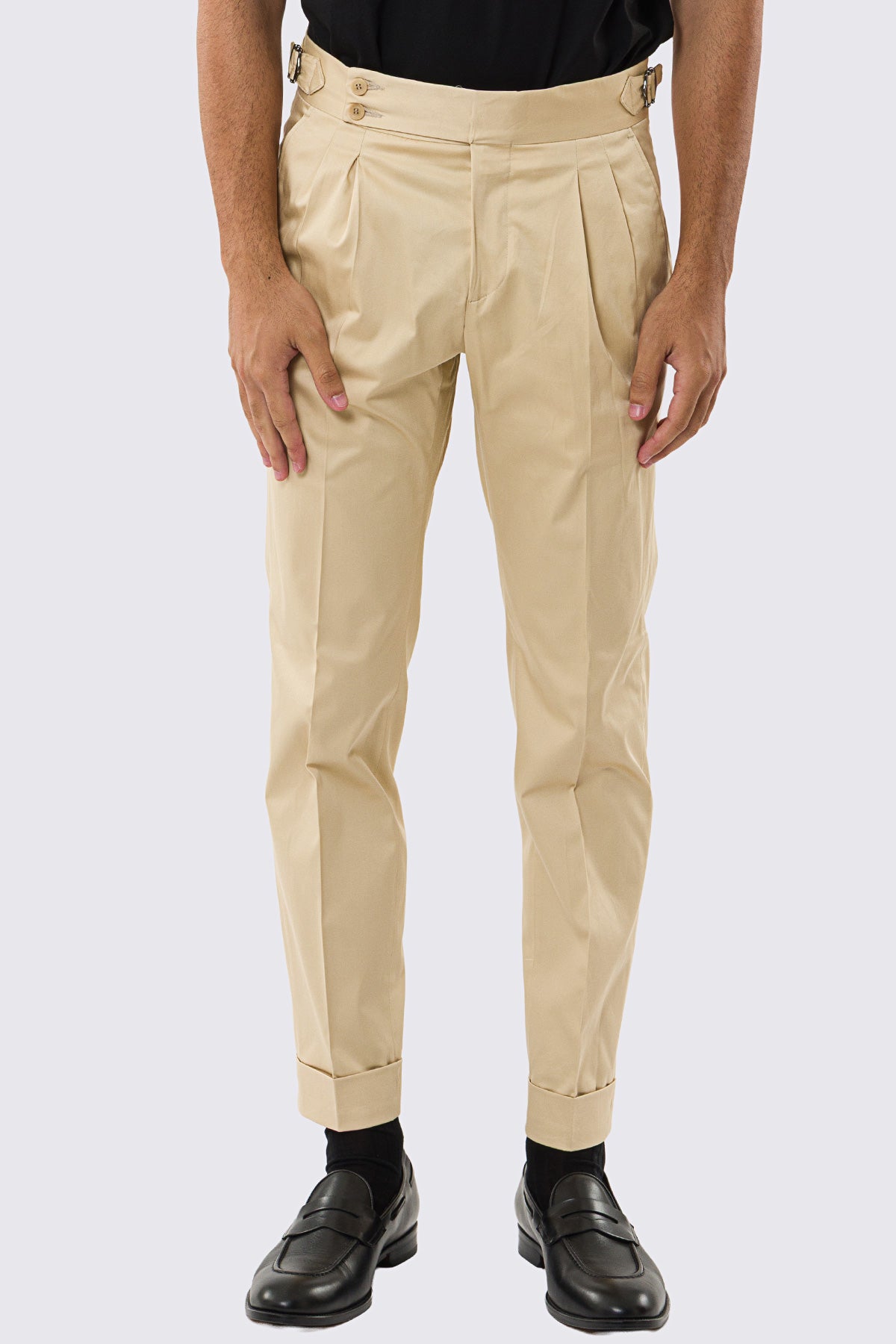Pantalone uomo beige vita alta con fibbie laterali tasca america in cotone leggermente elastico risvolto 5cm made in italy