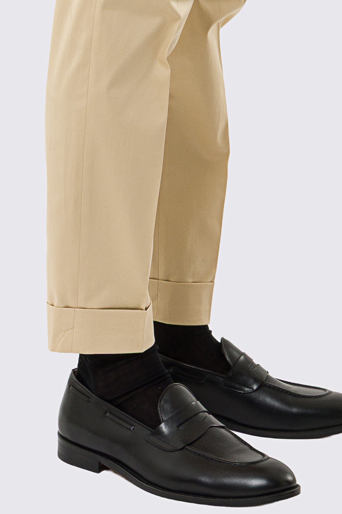 Pantalone uomo beige vita alta con fibbie laterali tasca america in cotone leggermente elastico risvolto 5cm made in italy