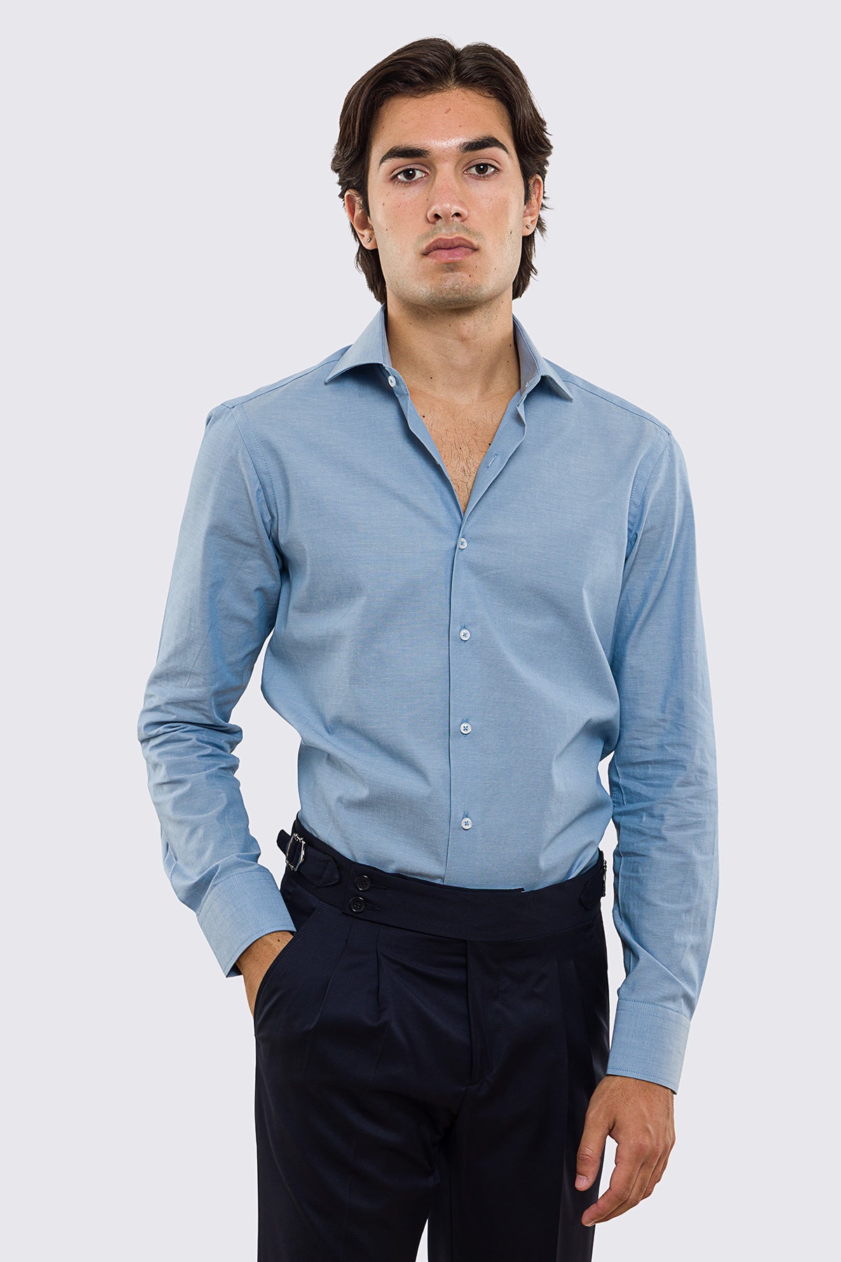 Camicia Uomo denim chiaro slim fit 100% cotone Collo semi francese polso smussato bottoni bianchi effetto madreperla